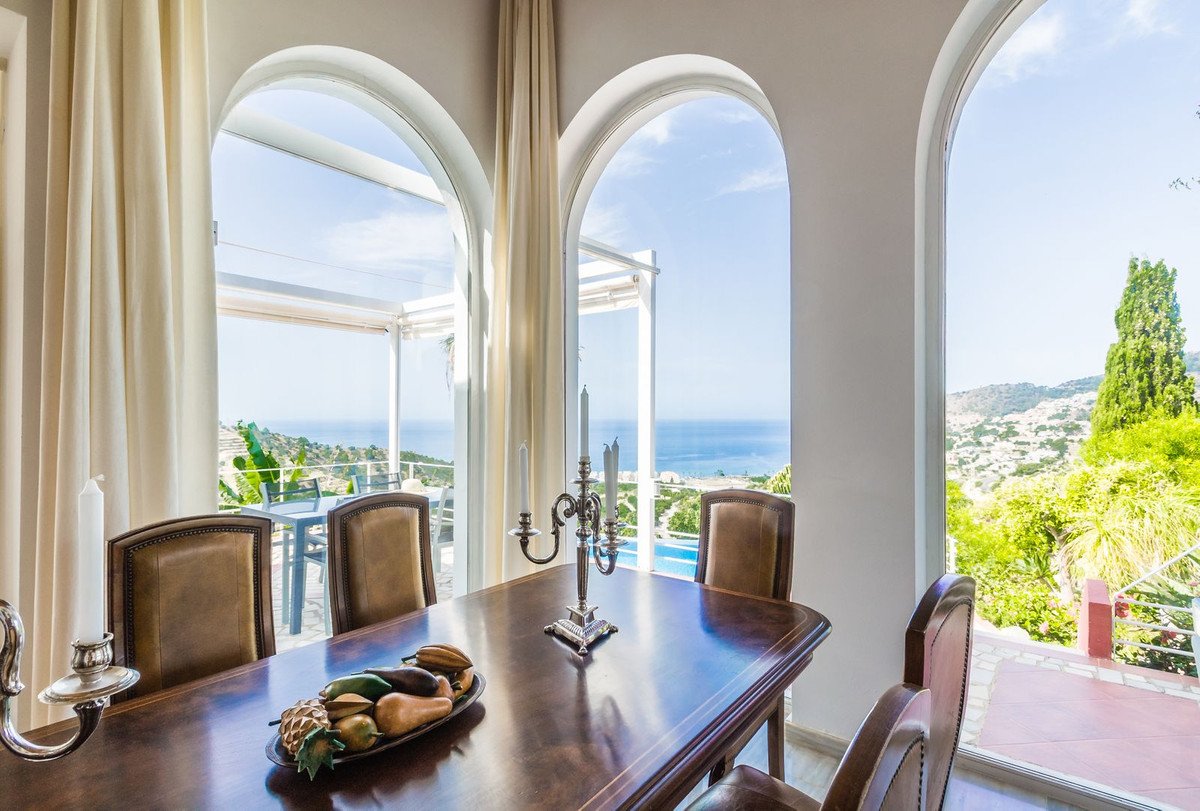 4 Bed Detached Villa in La Herradura