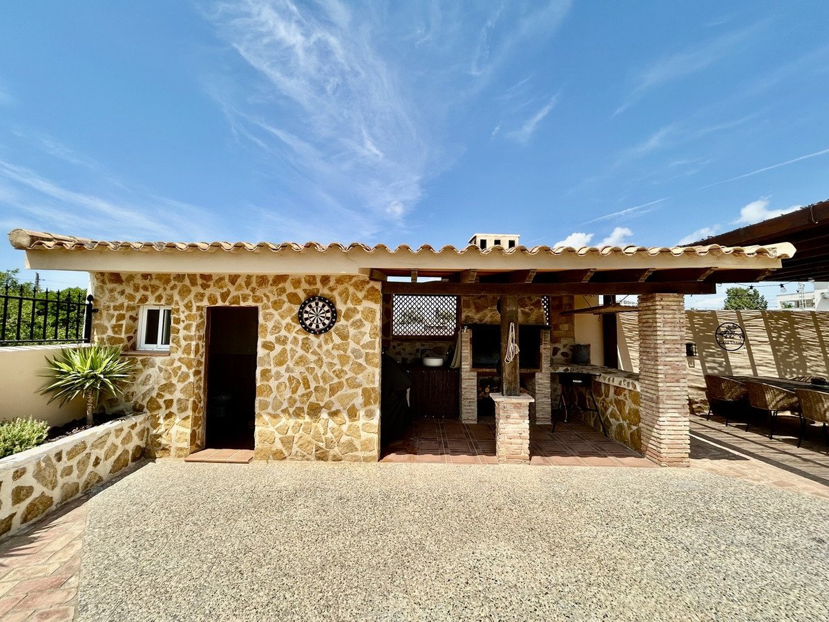 5 Bed Detached Villa in La Zenia