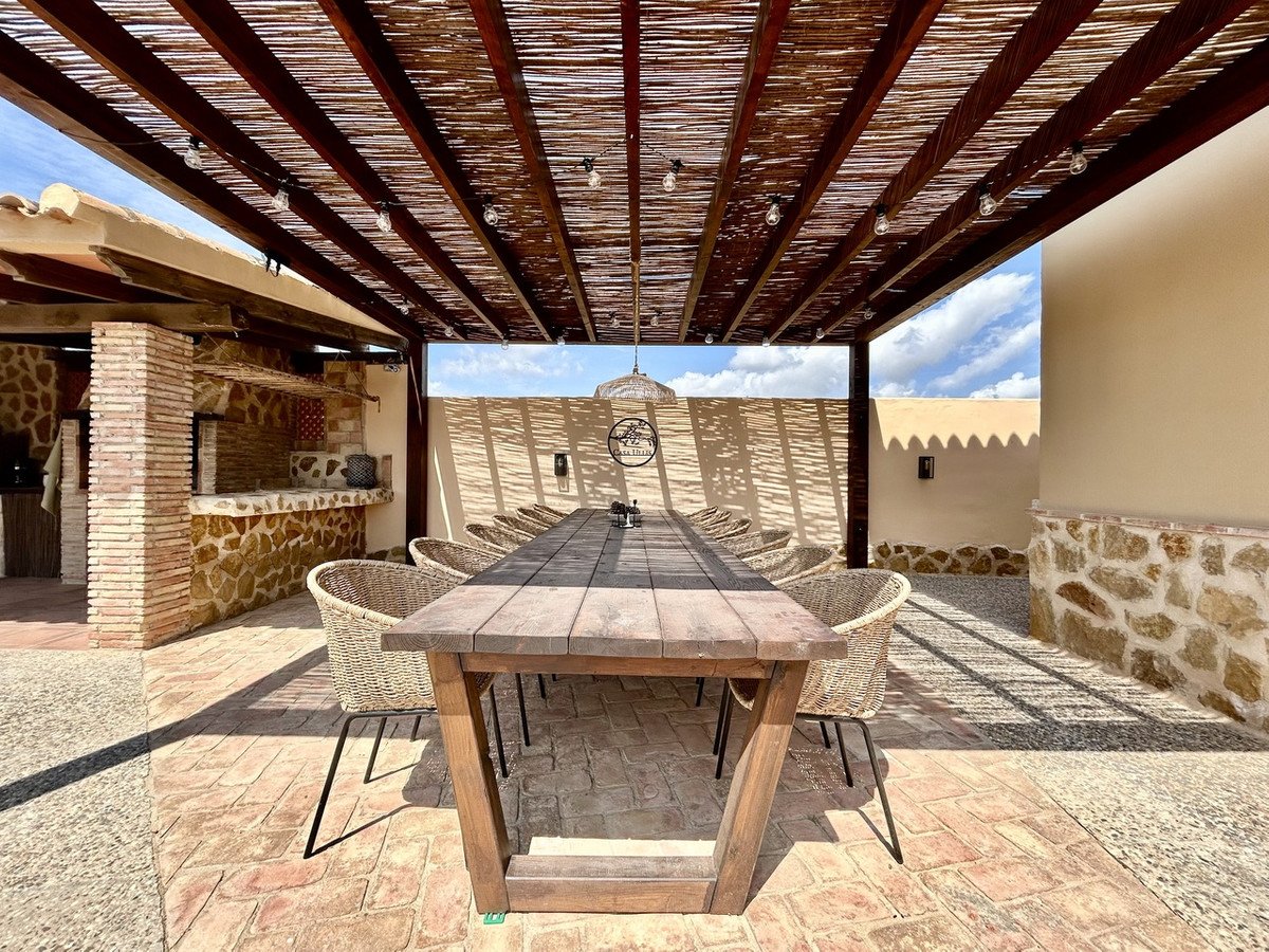 5 Bed Detached Villa in La Zenia