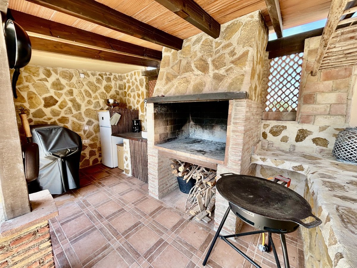 5 Bed Detached Villa in La Zenia
