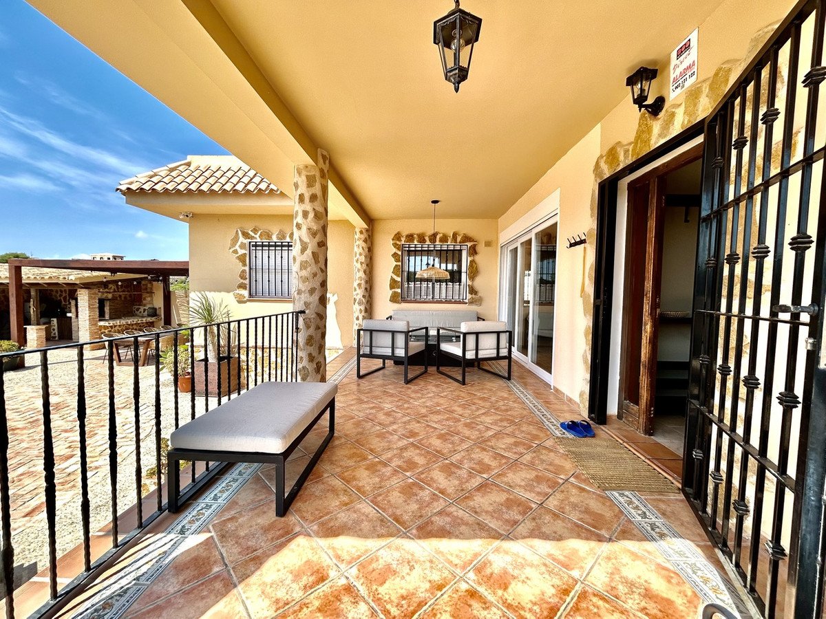 5 Bed Detached Villa in La Zenia