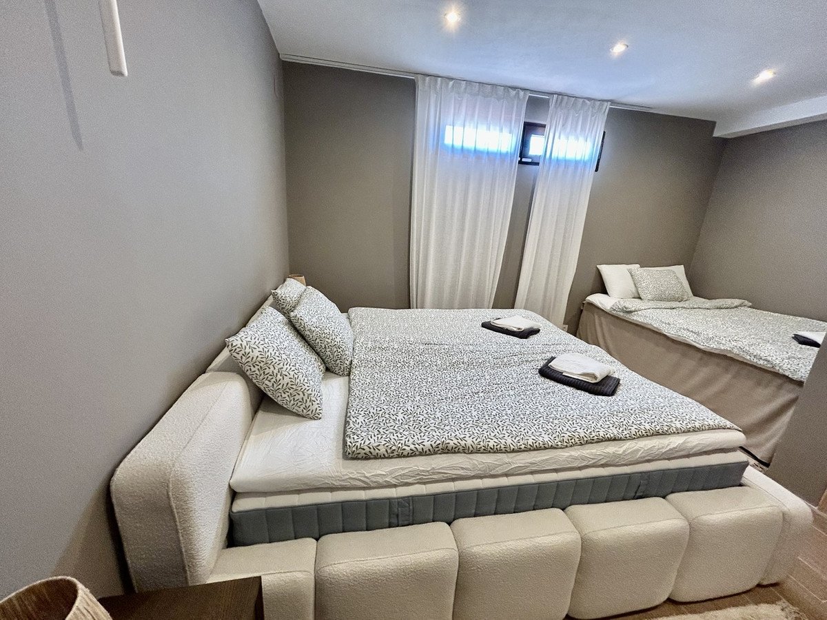 5 Bed Detached Villa in La Zenia