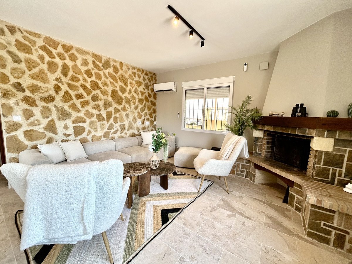 5 Bed Detached Villa in La Zenia