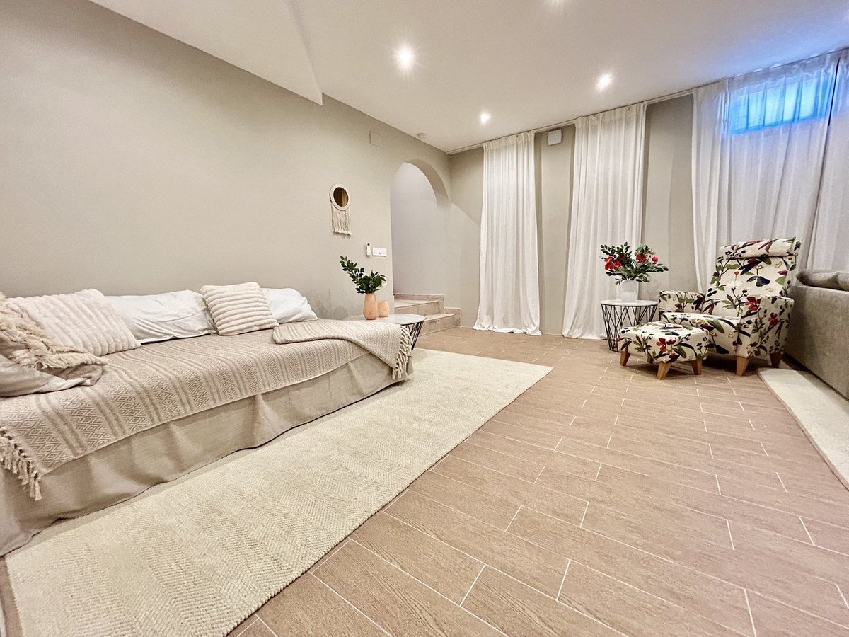 5 Bed Detached Villa in La Zenia
