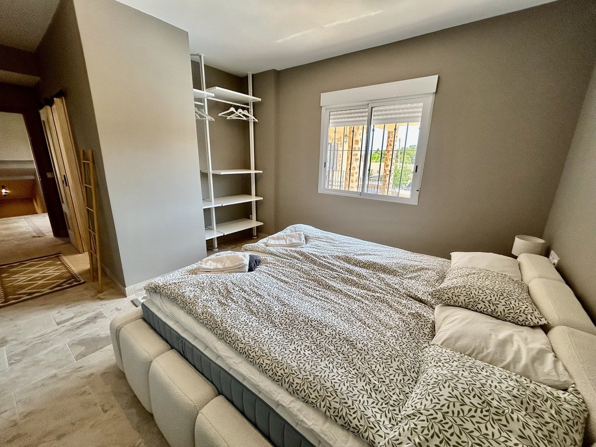 5 Bed Detached Villa in La Zenia
