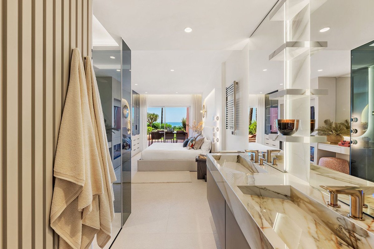 3 Bed Ground Floor Apartment in New Golden Mile