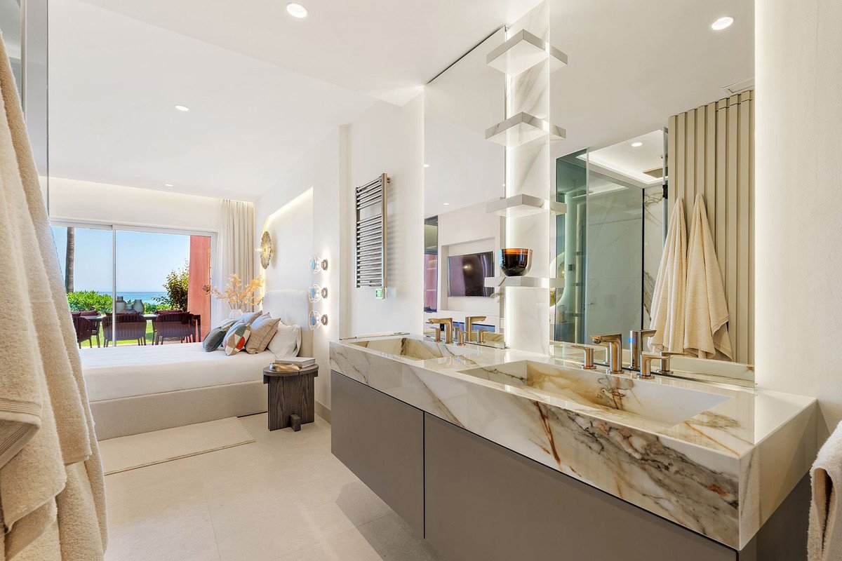 3 Bed Ground Floor Apartment in New Golden Mile