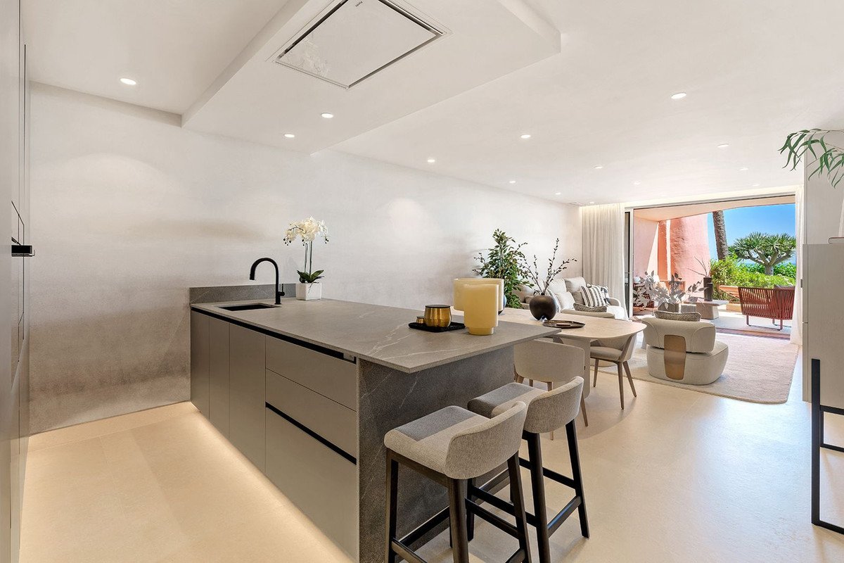 3 Bed Ground Floor Apartment in New Golden Mile