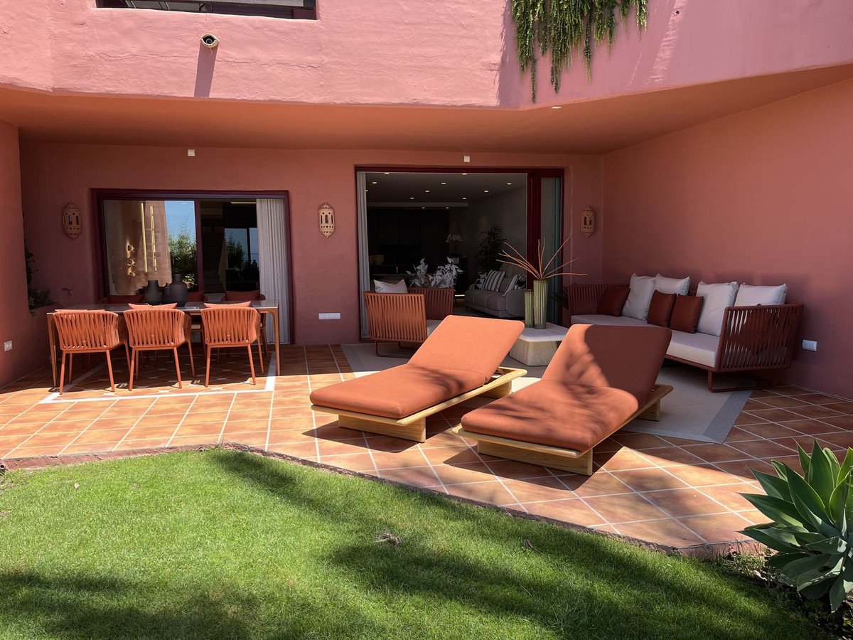 3 Bed Ground Floor Apartment in New Golden Mile