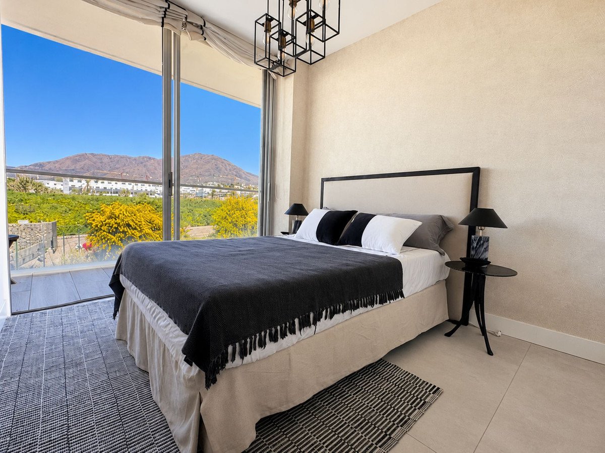 4 Bed Middle Floor Apartment in Estepona