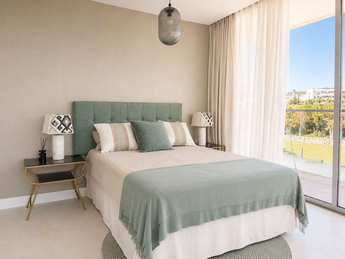 4 Bed Middle Floor Apartment in Estepona