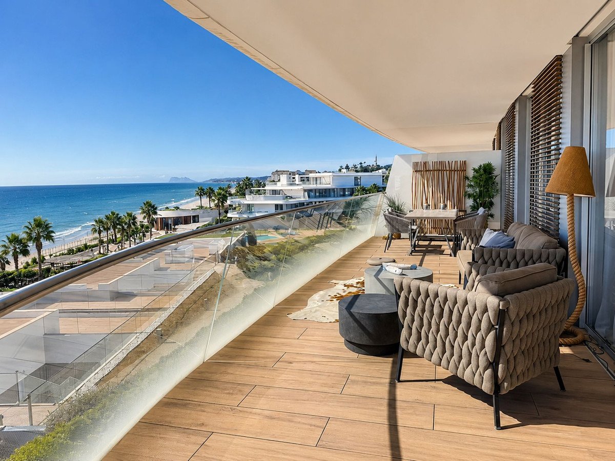4 Bed Middle Floor Apartment in Estepona