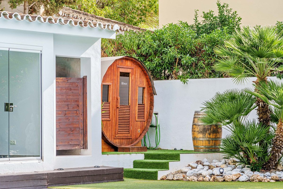 5 Bed Detached Villa in Marbella