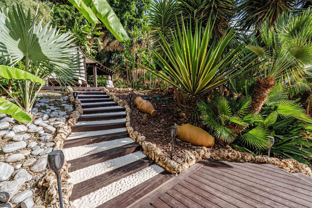 5 Bed Detached Villa in Marbella