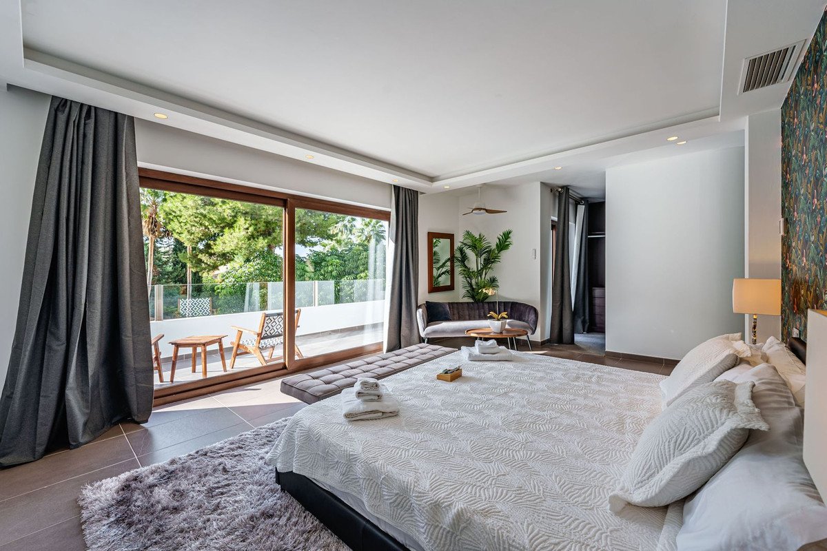 5 Bed Detached Villa in Marbella