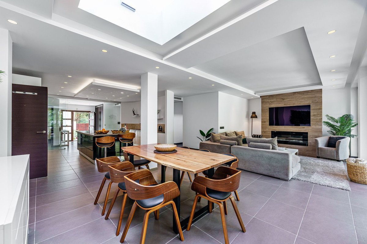 5 Bed Detached Villa in Marbella