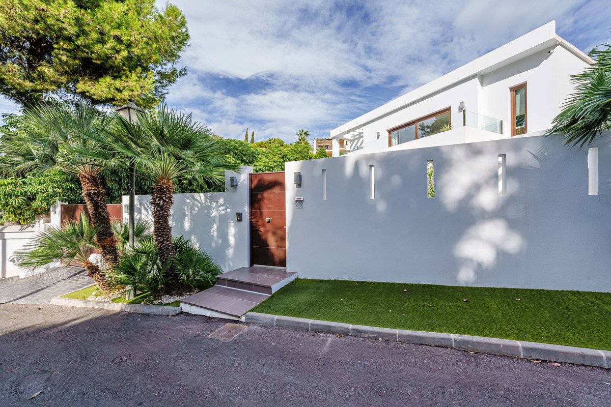5 Bed Detached Villa in Marbella