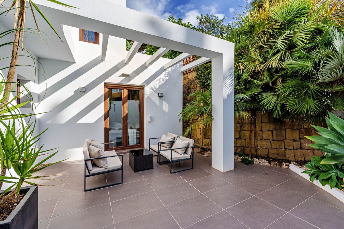 5 Bed Detached Villa in Marbella
