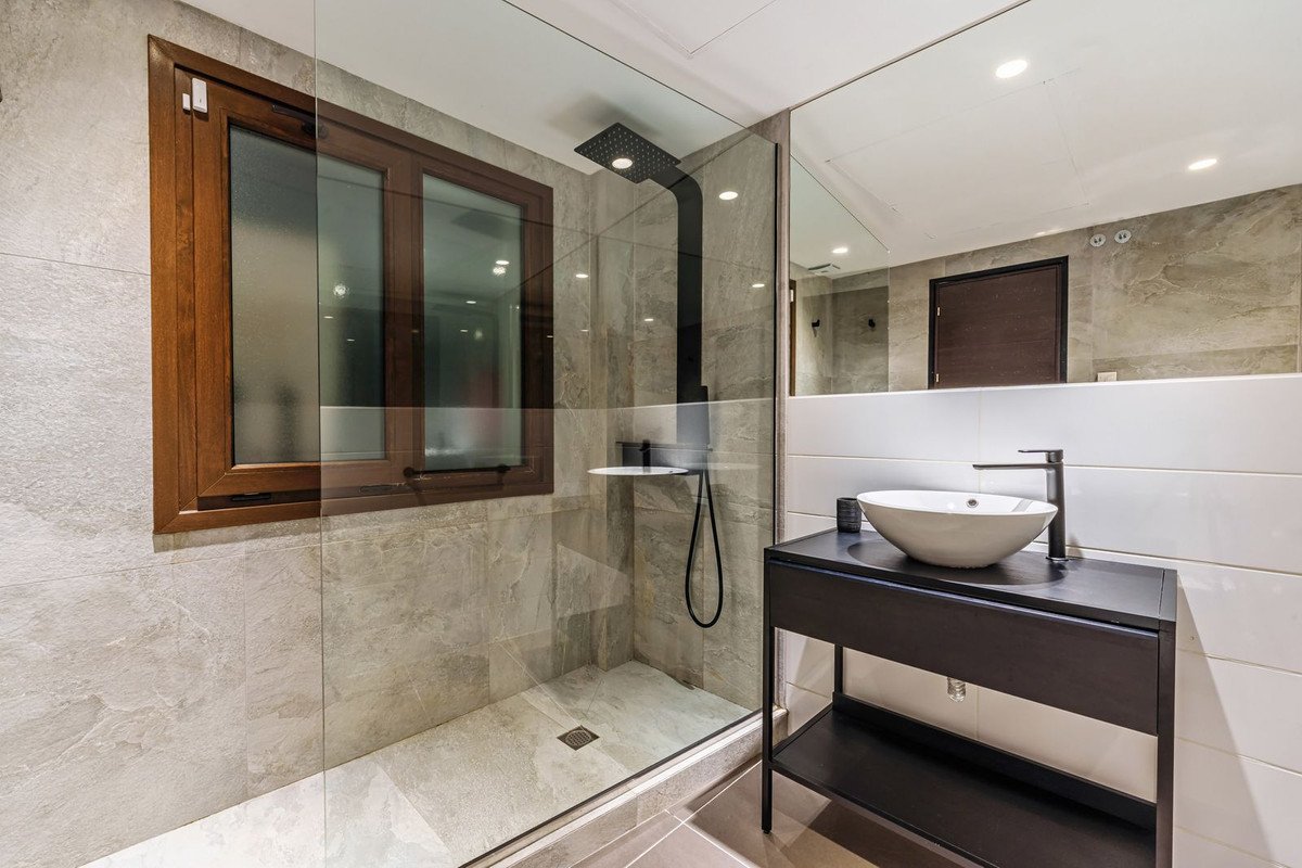 5 Bed Detached Villa in Marbella