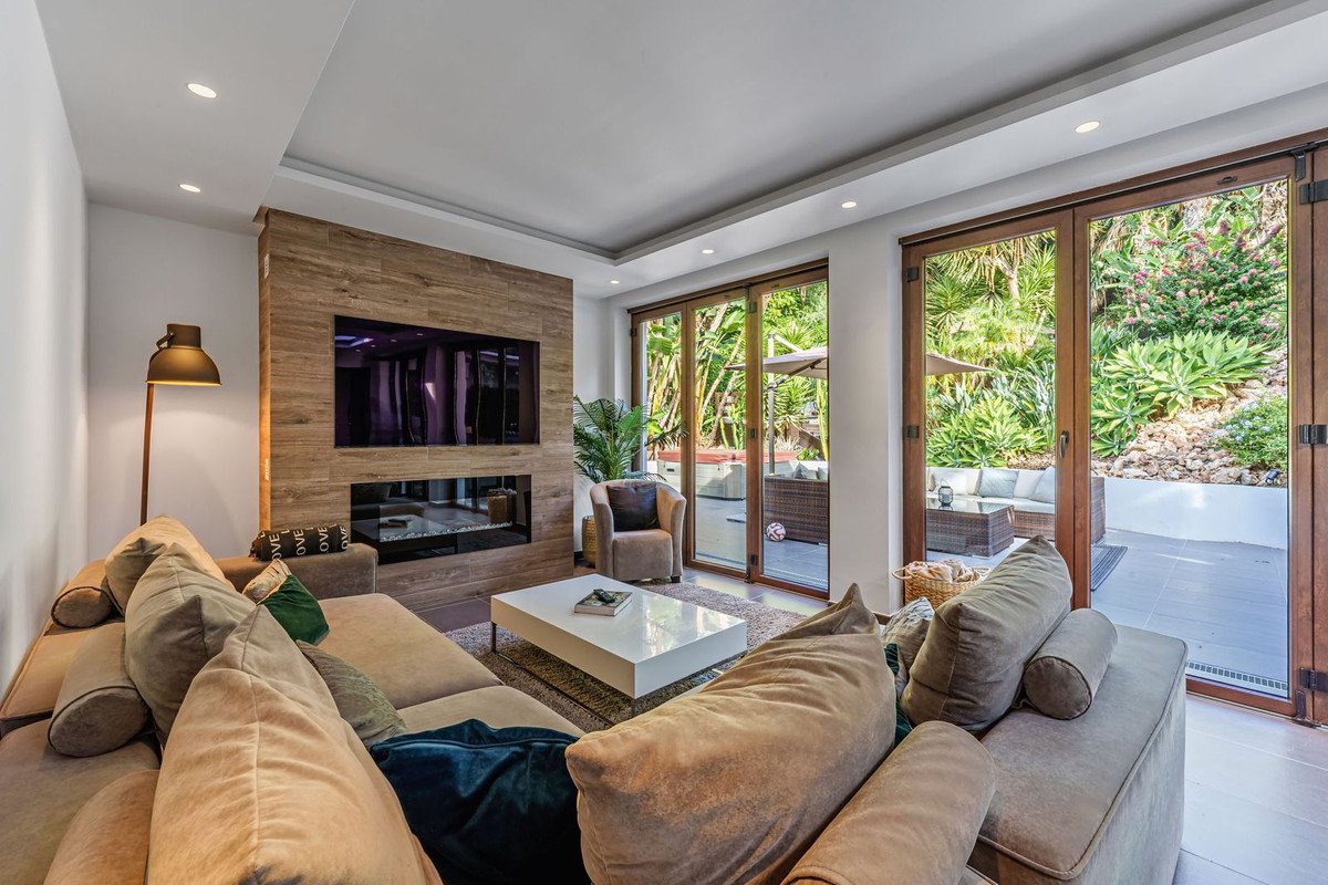 5 Bed Detached Villa in Marbella