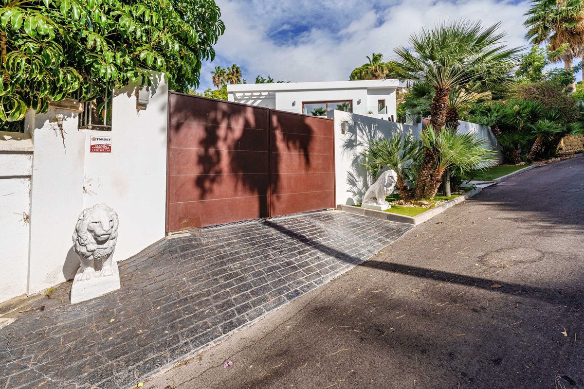 5 Bed Detached Villa in Marbella