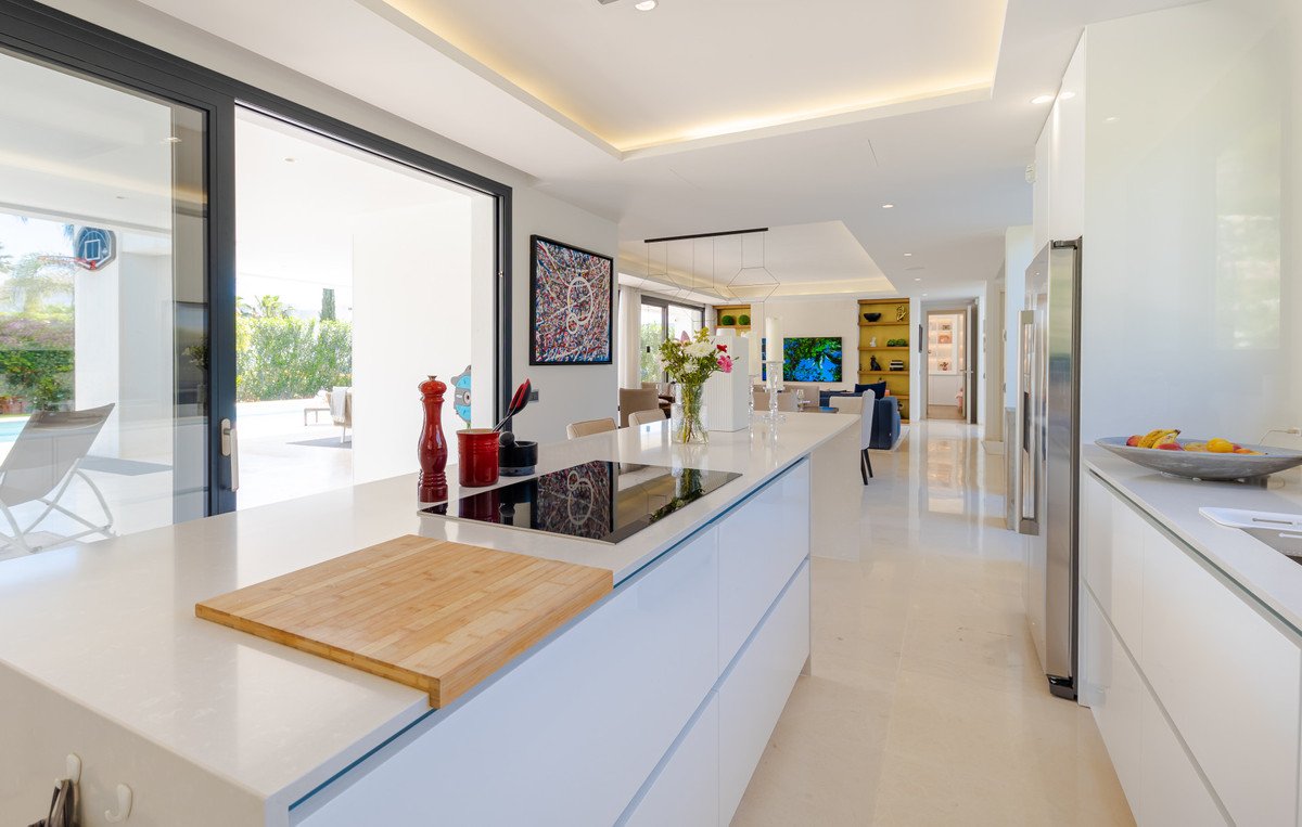 6 Bed Detached Villa in Nueva Andalucía