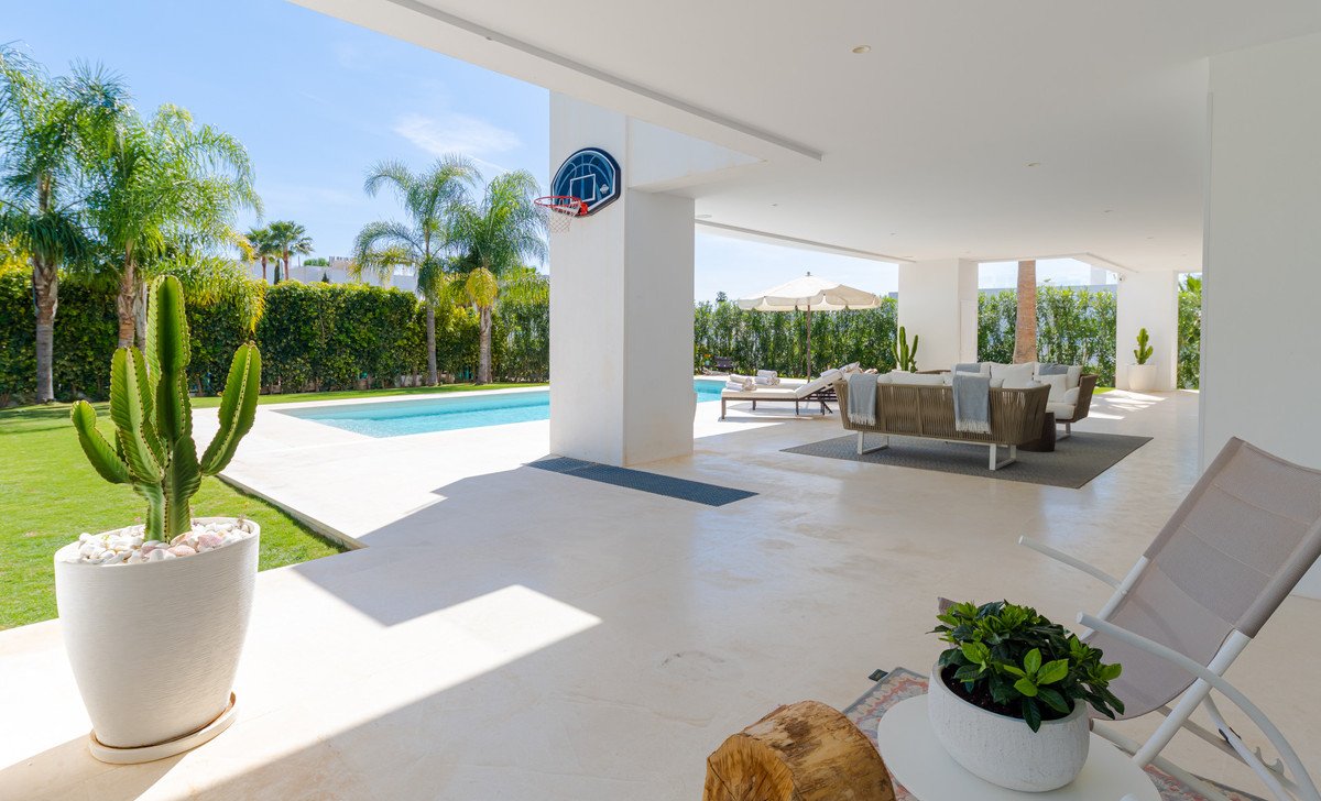 6 Bed Detached Villa in Nueva Andalucía