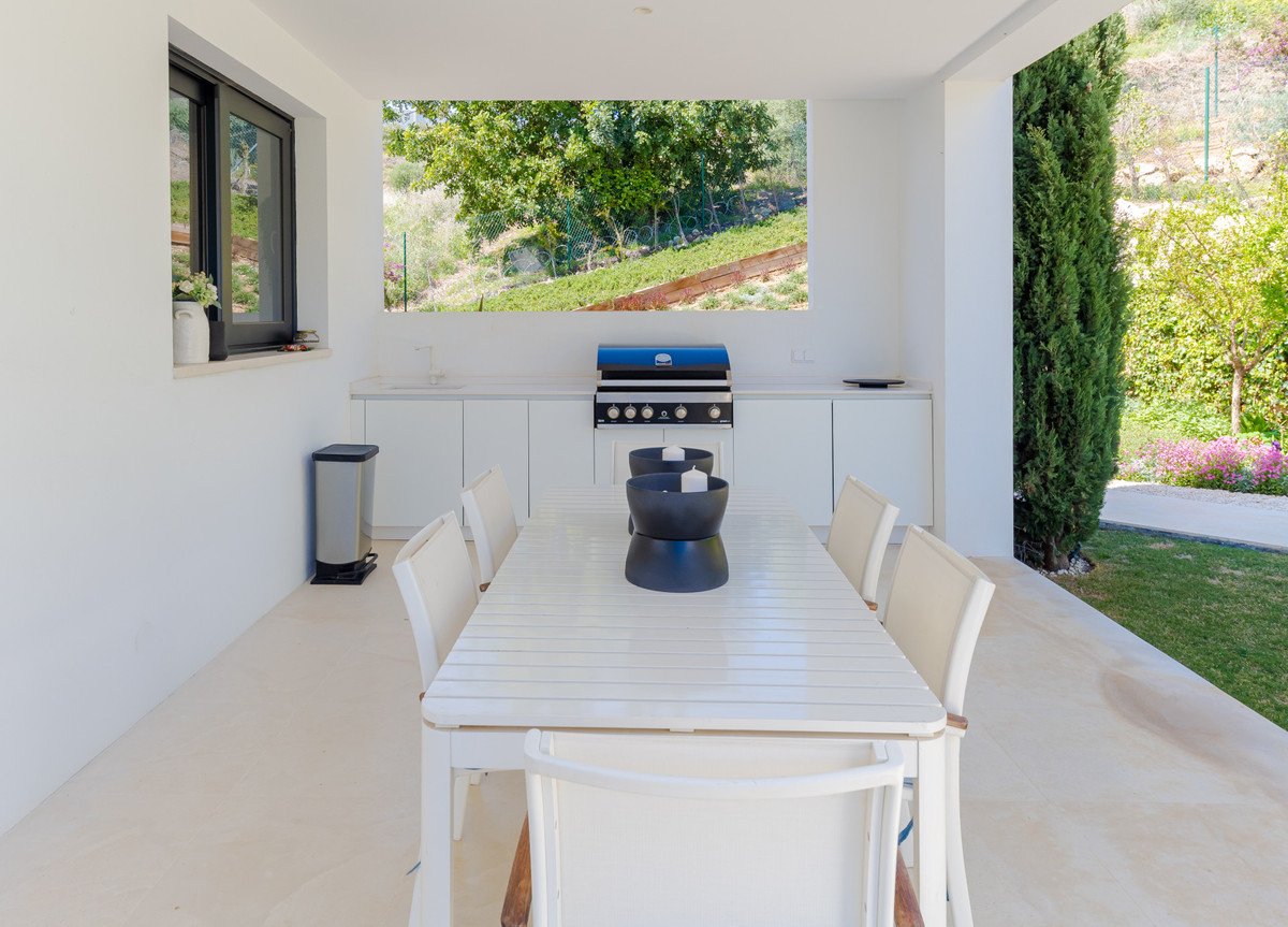 6 Bed Detached Villa in Nueva Andalucía