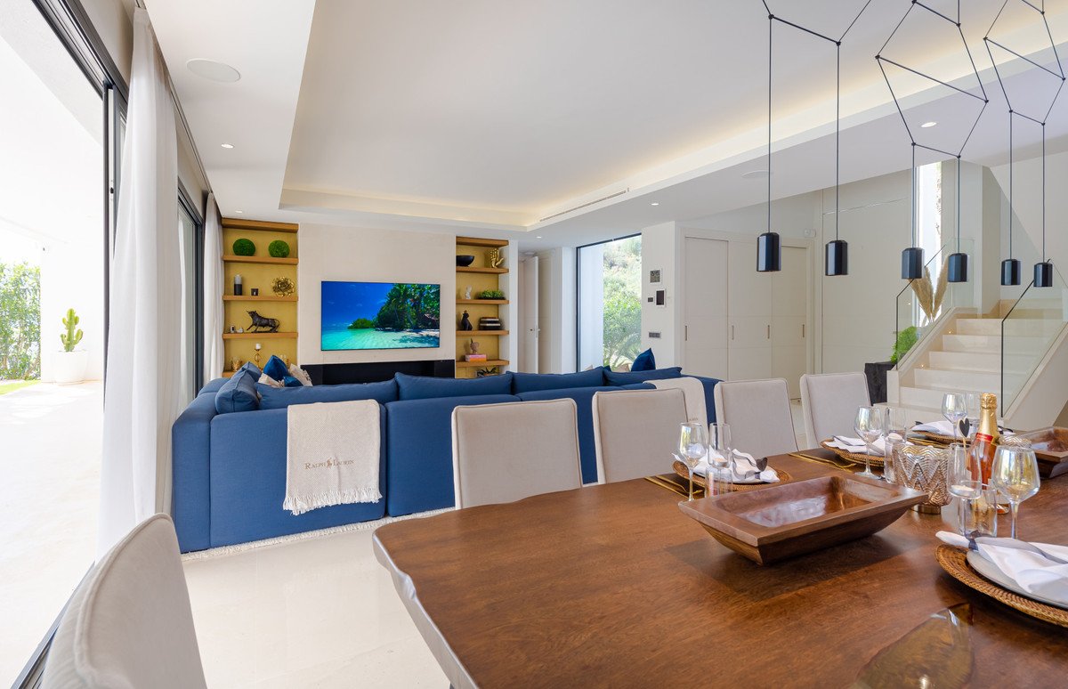 6 Bed Detached Villa in Nueva Andalucía