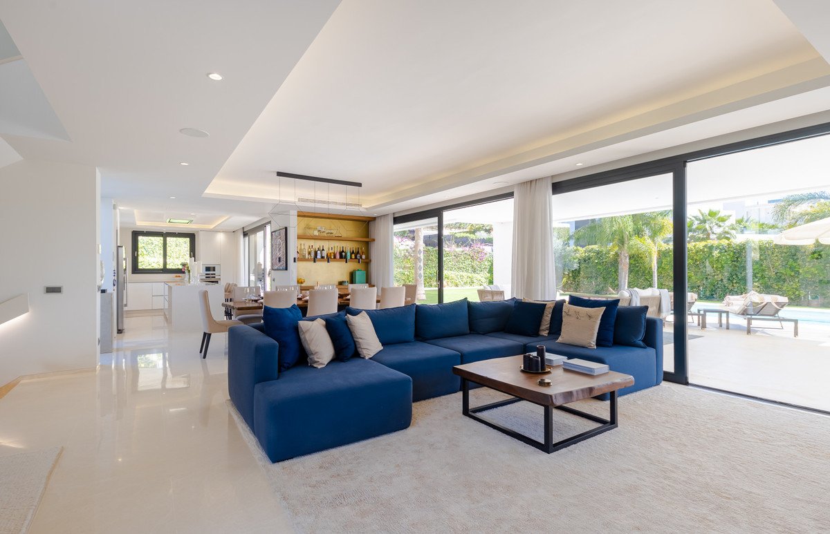 6 Bed Detached Villa in Nueva Andalucía