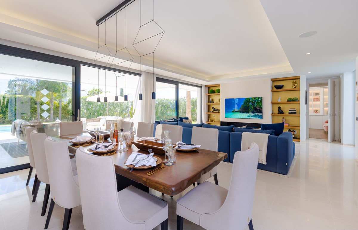 6 Bed Detached Villa in Nueva Andalucía