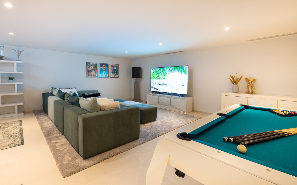 6 Bed Detached Villa in Nueva Andalucía
