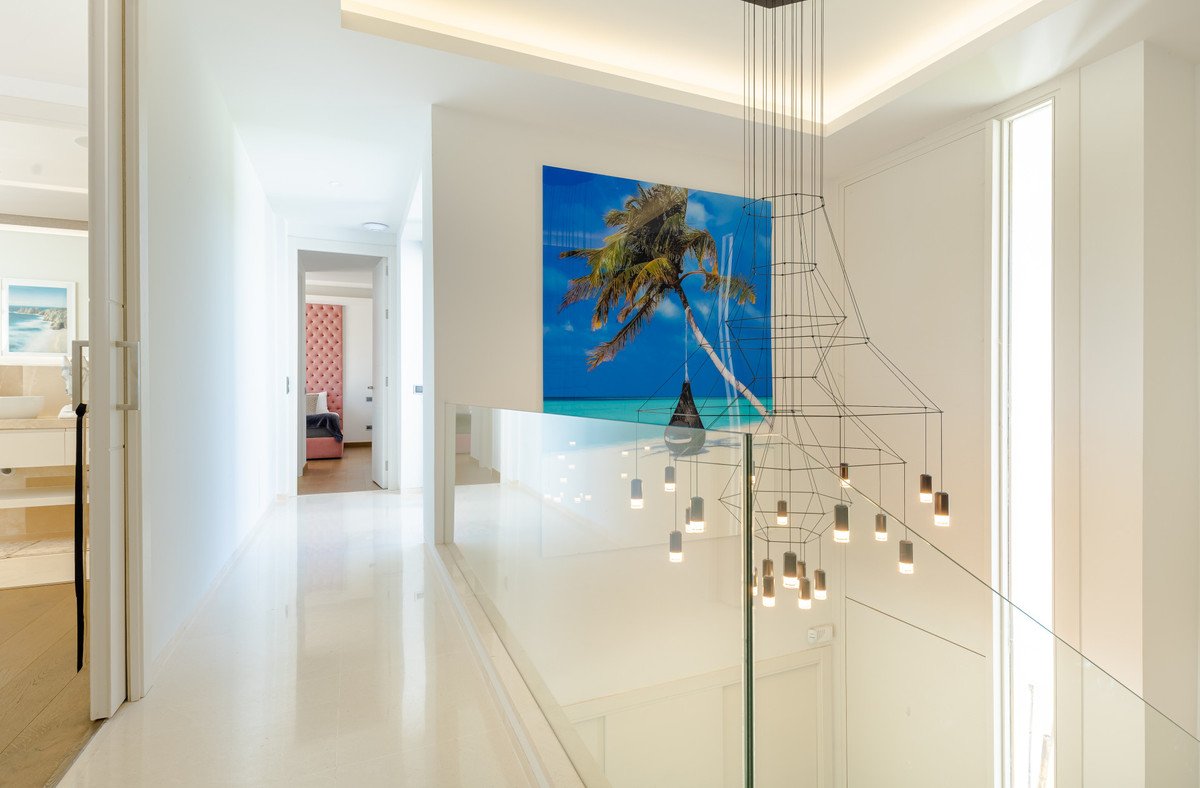 6 Bed Detached Villa in Nueva Andalucía