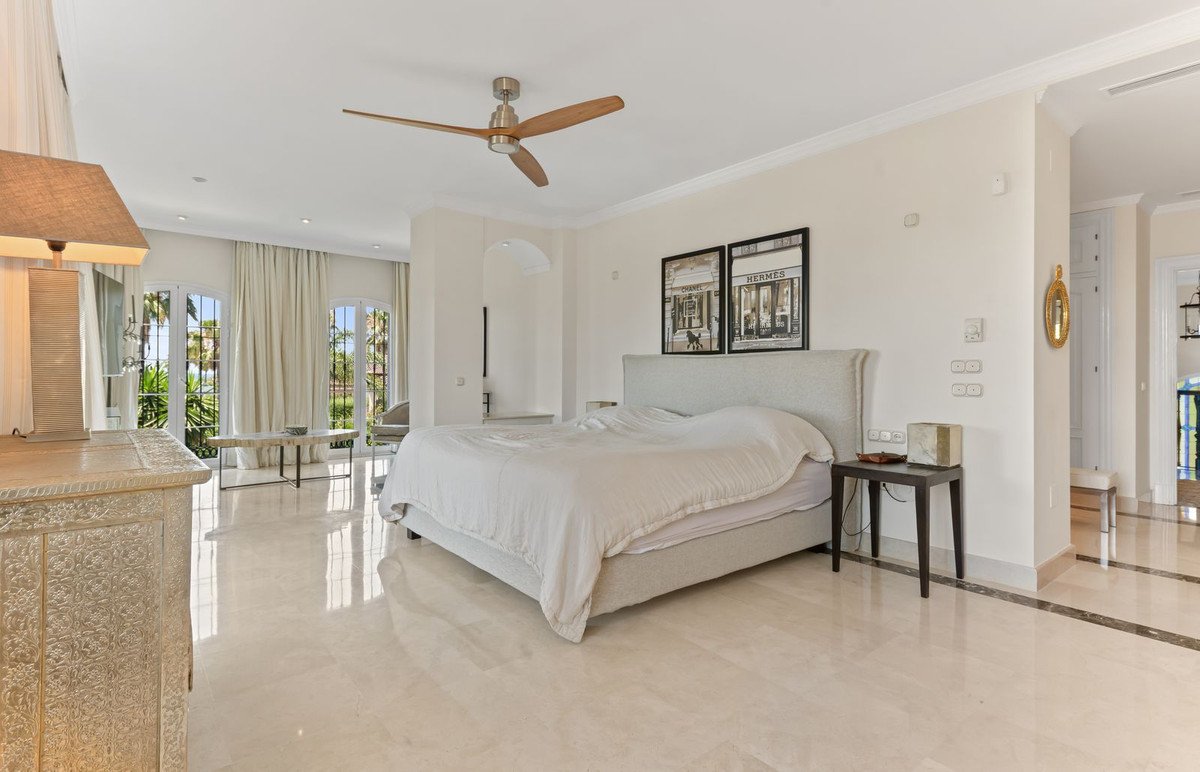 5 Bed Detached Villa in Bahía de Marbella