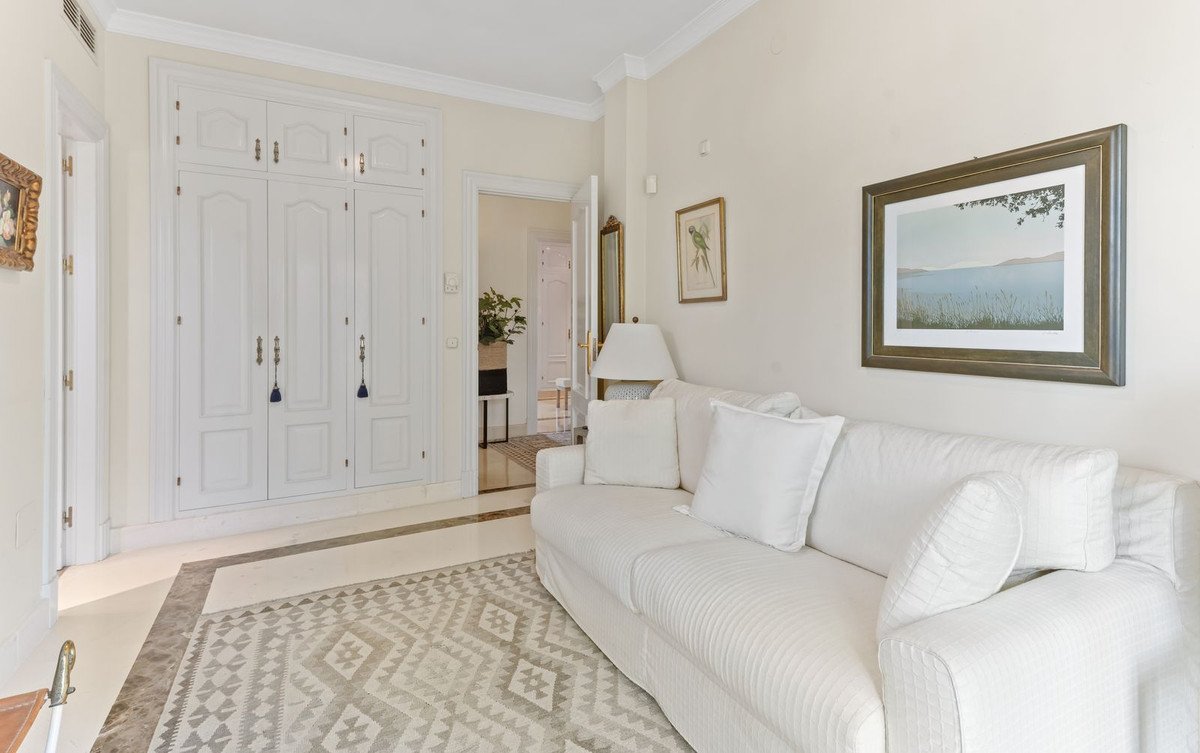 5 Bed Detached Villa in Bahía de Marbella
