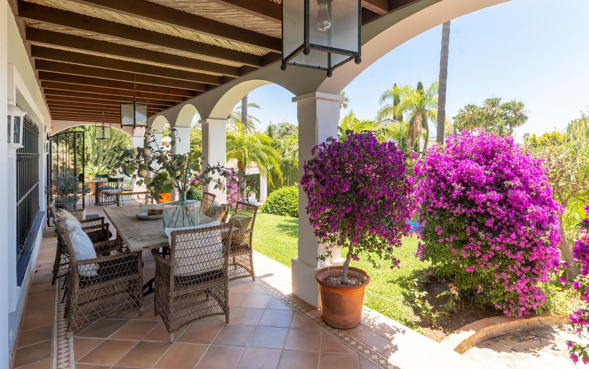 5 Bed Detached Villa in Bahía de Marbella