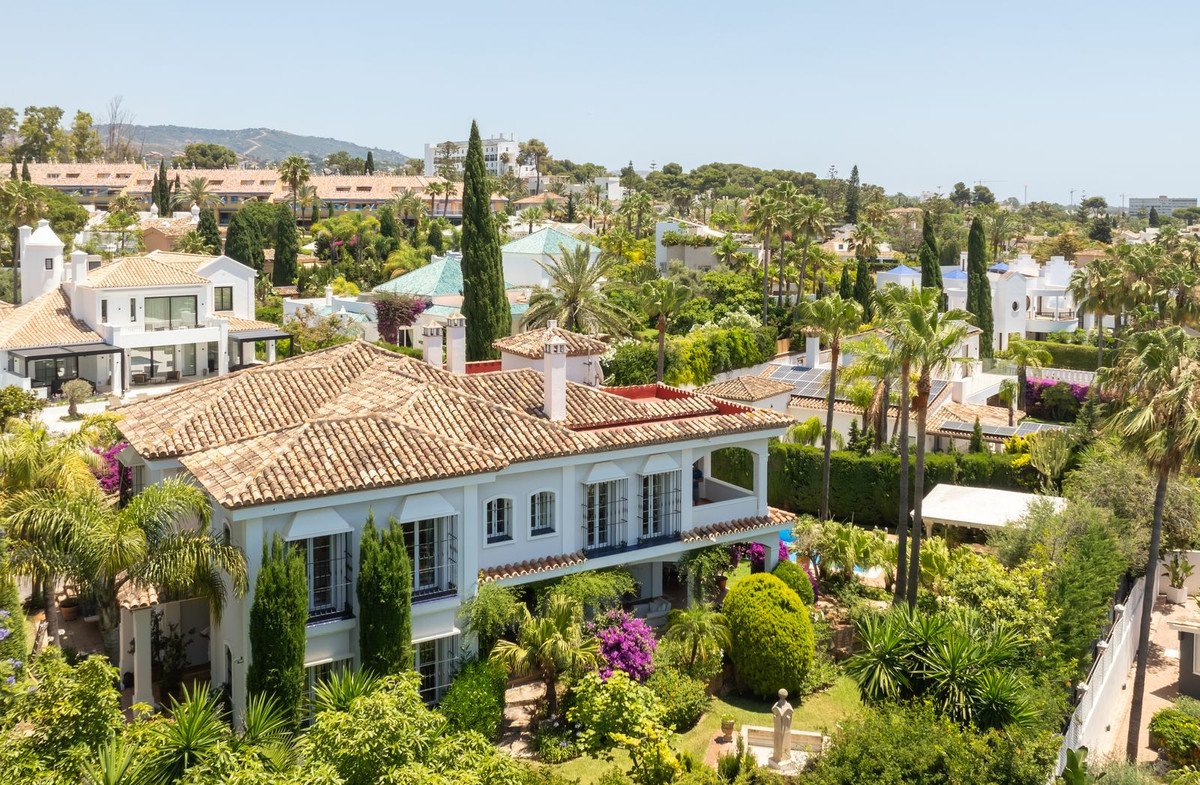 5 Bed Detached Villa in Bahía de Marbella