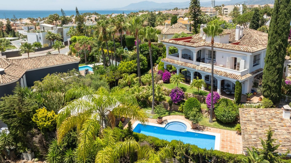 5 Bed Detached Villa in Bahía de Marbella