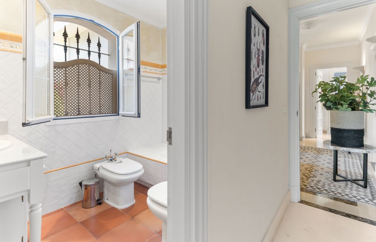 5 Bed Detached Villa in Bahía de Marbella