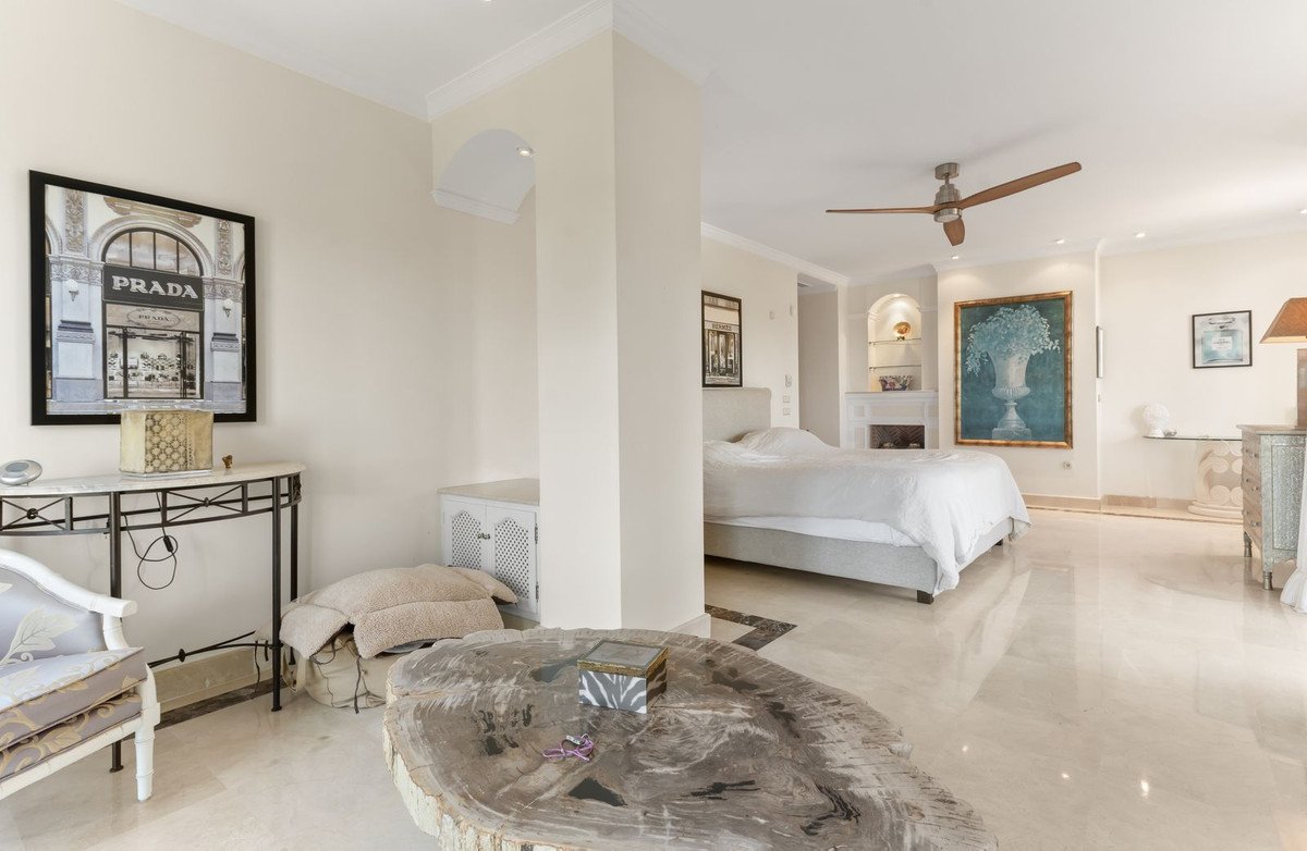 5 Bed Detached Villa in Bahía de Marbella