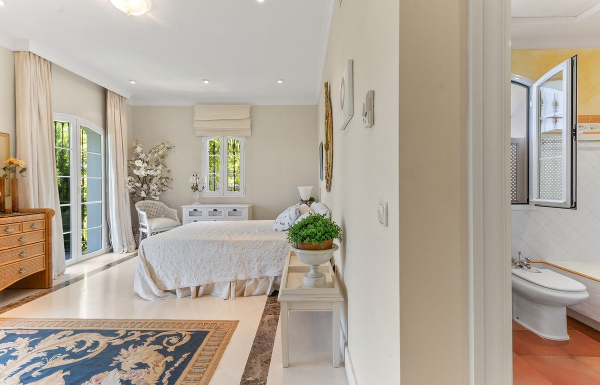 5 Bed Detached Villa in Bahía de Marbella