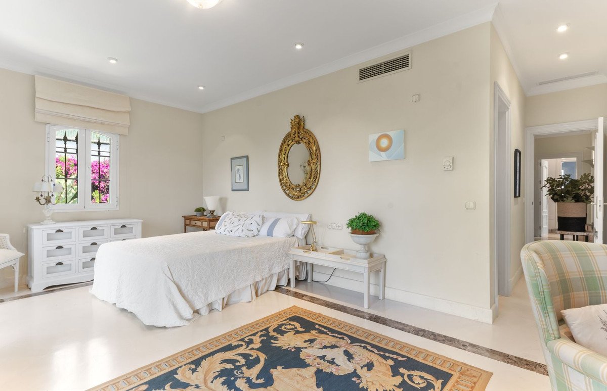 5 Bed Detached Villa in Bahía de Marbella