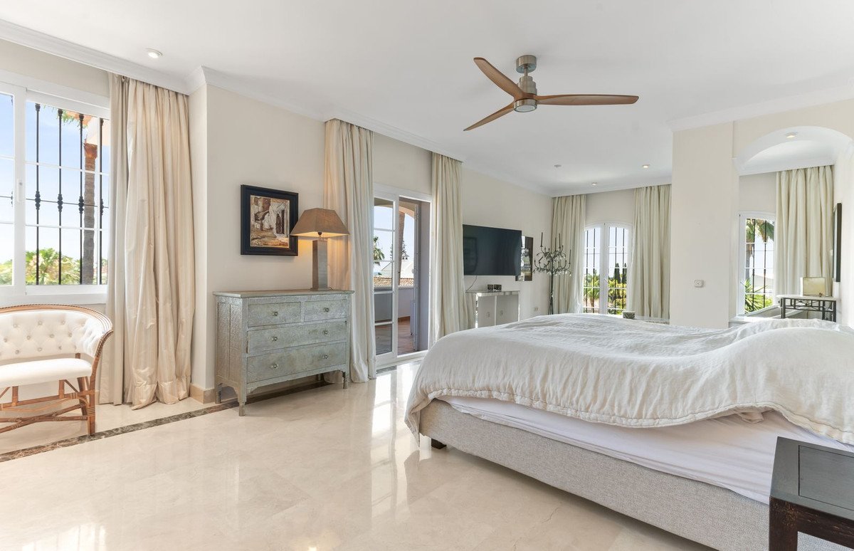 5 Bed Detached Villa in Bahía de Marbella
