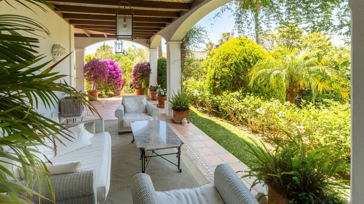 5 Bed Detached Villa in Bahía de Marbella