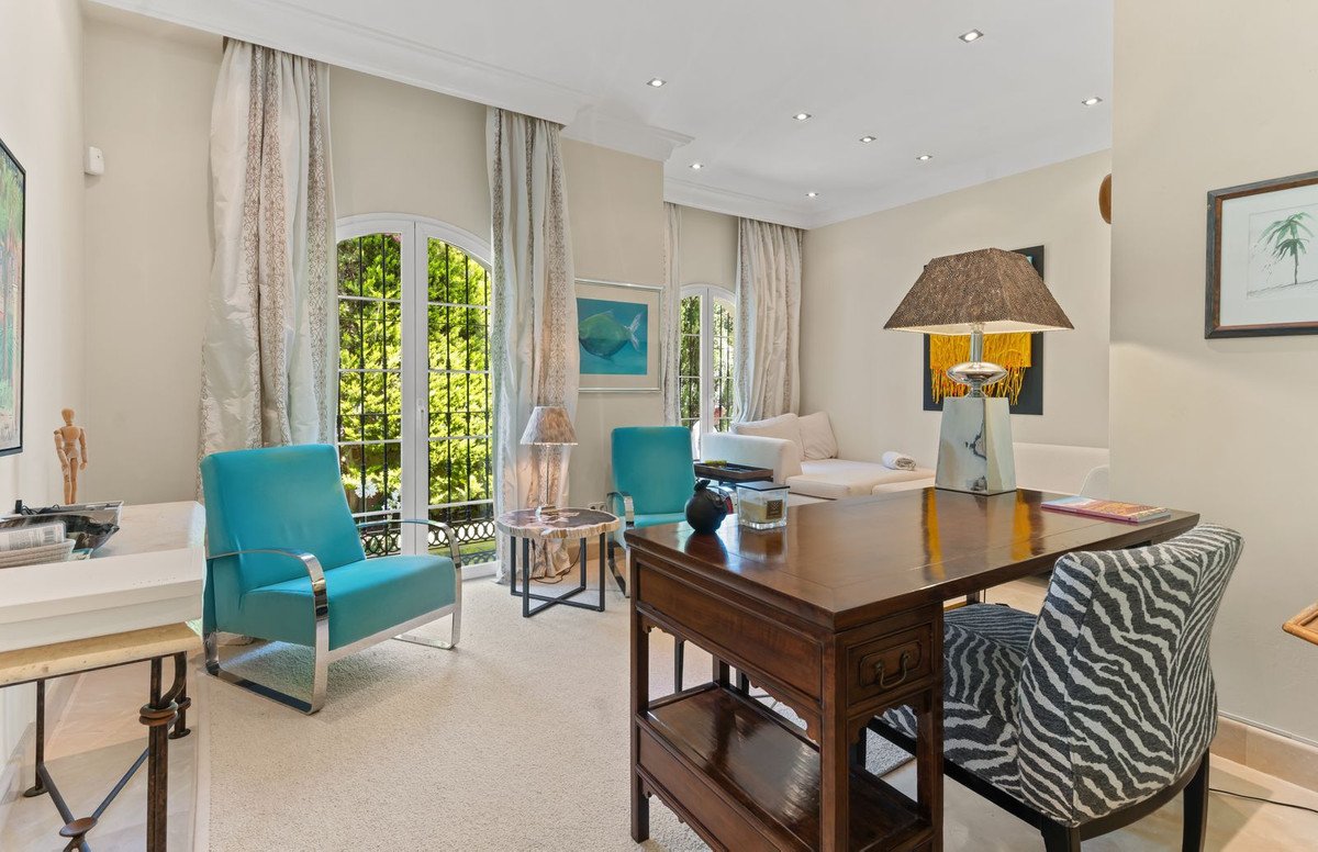 5 Bed Detached Villa in Bahía de Marbella