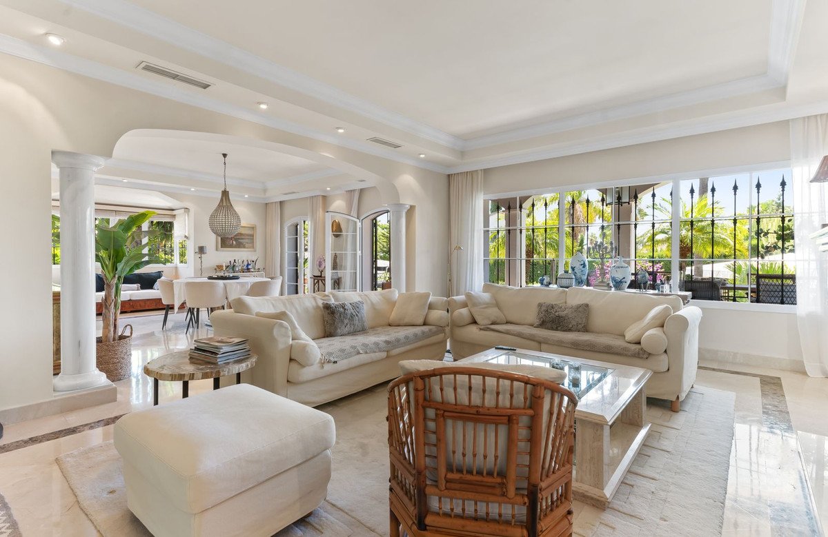 5 Bed Detached Villa in Bahía de Marbella