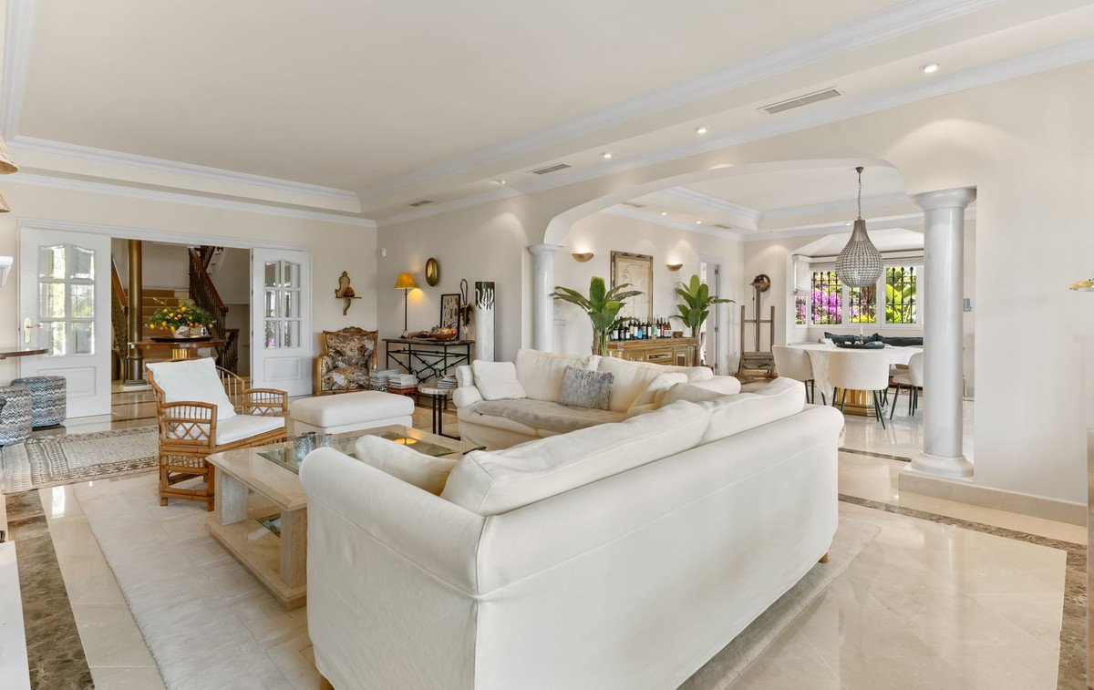 5 Bed Detached Villa in Bahía de Marbella