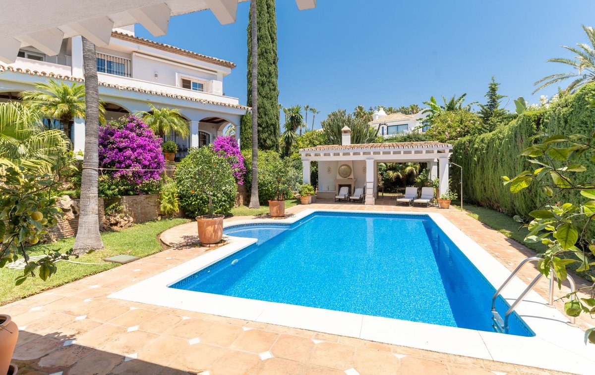 5 Bed Detached Villa in Bahía de Marbella