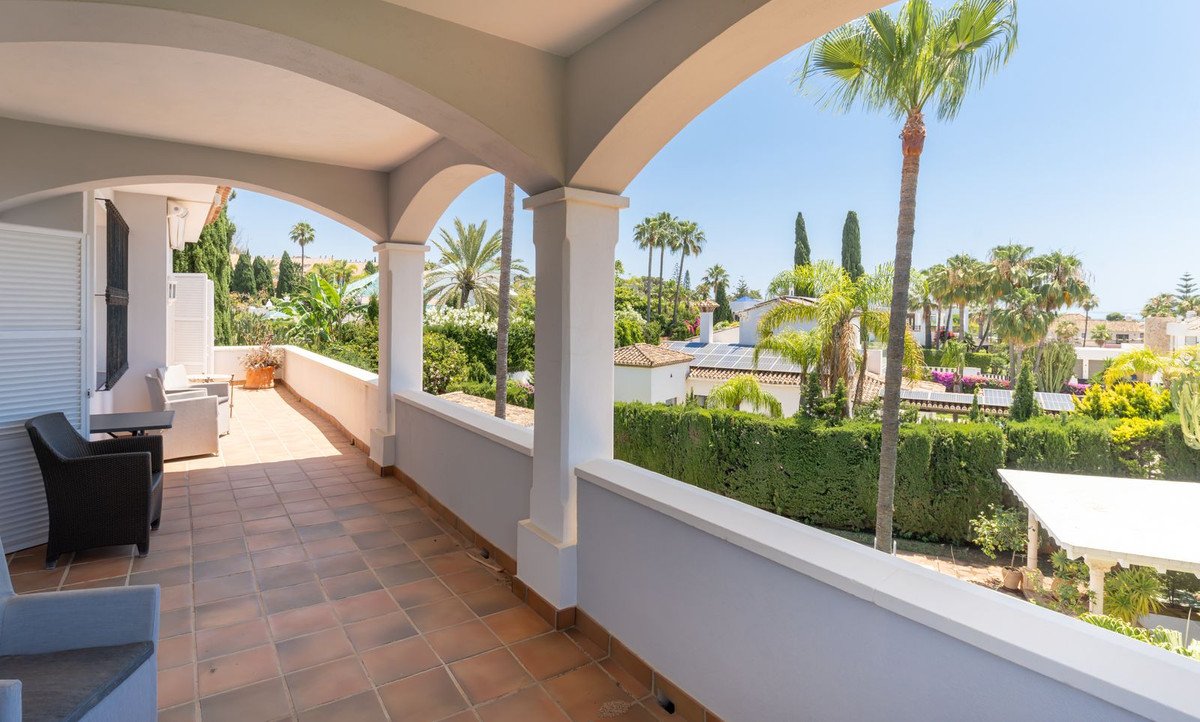 5 Bed Detached Villa in Bahía de Marbella