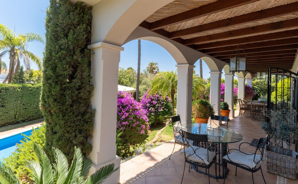 5 Bed Detached Villa in Bahía de Marbella